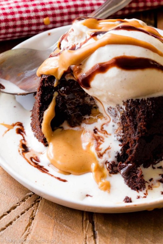 peanut butter molten lava cake 01.jpg